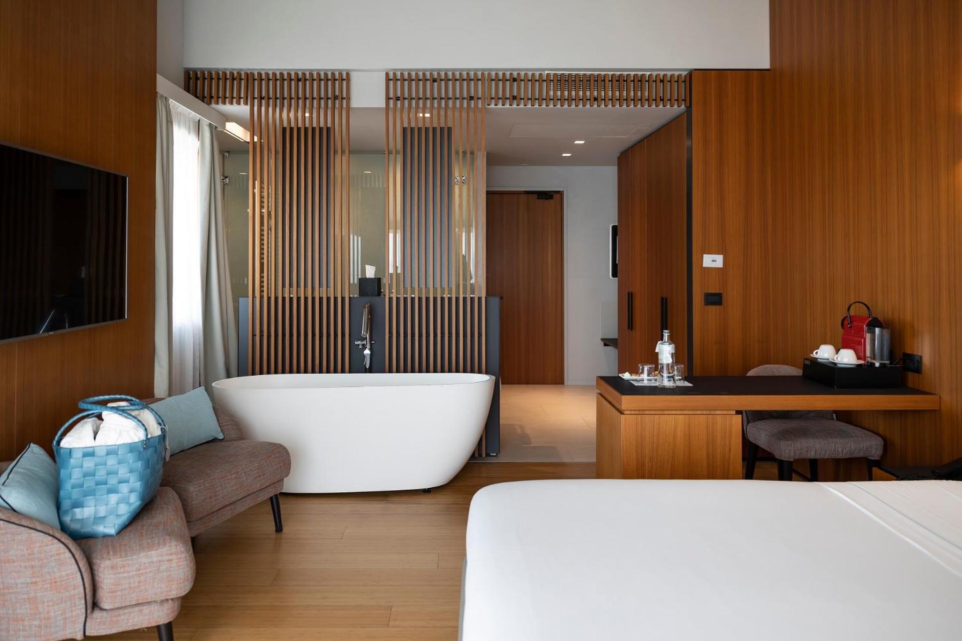 Wellness Junior Suite Lake View Spa Access