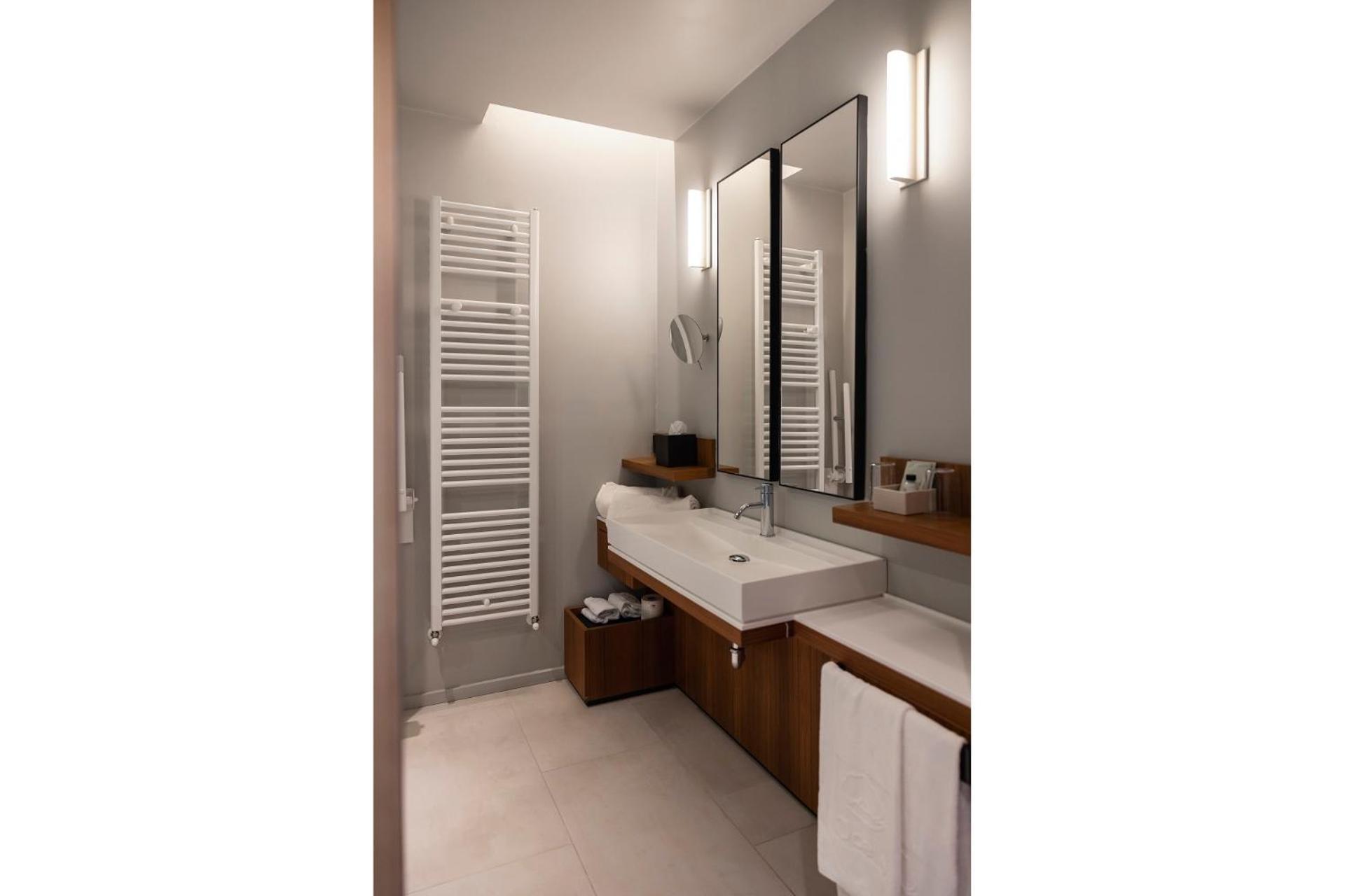 Junior Suite Lake View Spa Access