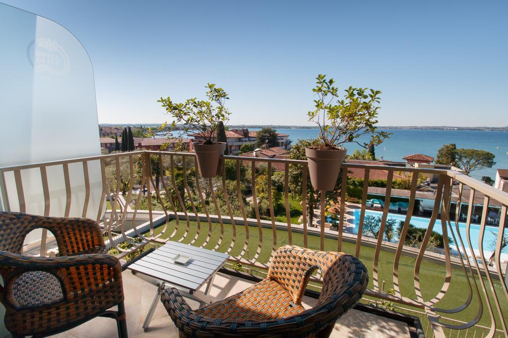 Deluxe Double Room Lake View